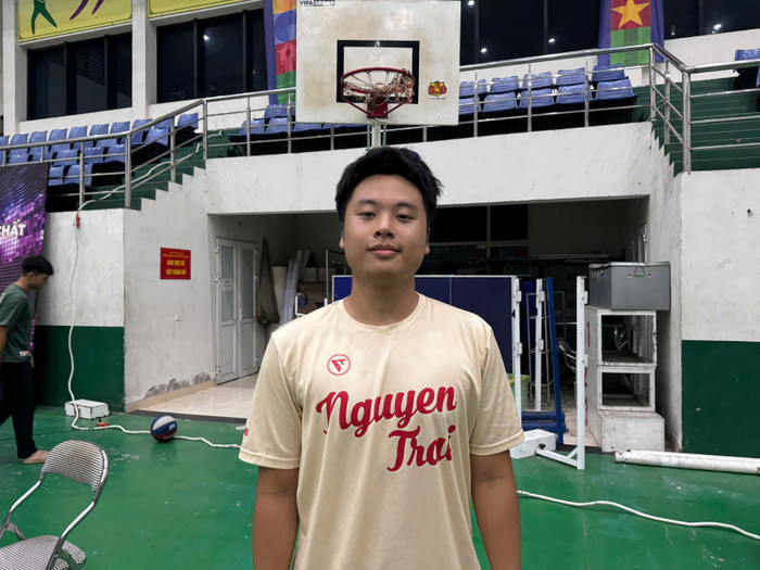 Tống Gia Toàn - đội trưởng đội bóng rổ Trường Trung học phổ thông Nguyễn Trãi. Tống Gia Toàn - đội trưởng đội bóng rổ Trường Trung học phổ thông Nguyễn Trãi.