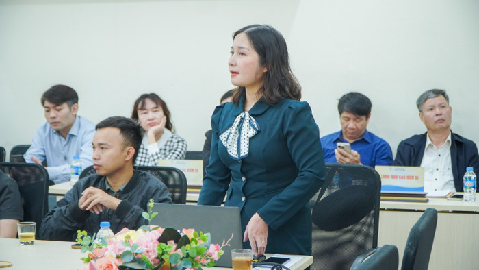 Tiến sĩ Lê Thị Phương - Trưởng phòng quản lý khoa học – hợp tác quốc tế và xuất bản, Trường Đại học Hoà Bình báo cáo tóm tắt kết quả khóa đào tạo chuyên sâu tại buổi lễ. Ảnh: NTCC. dsc02090.jpg