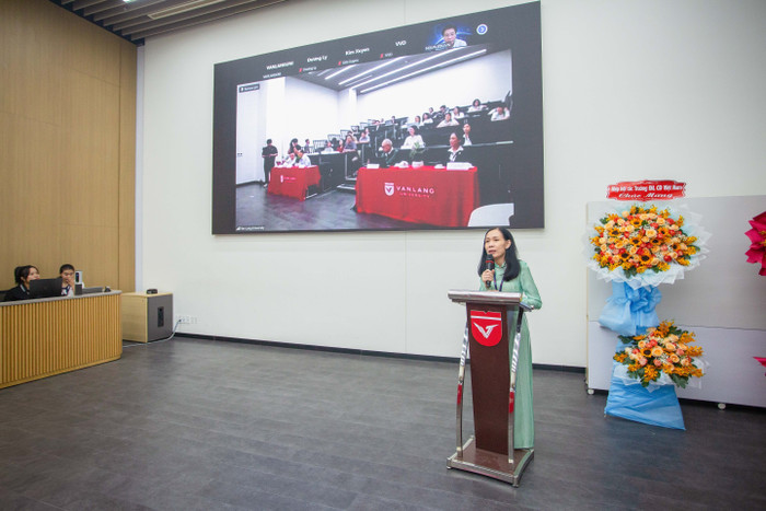 Phó Giáo sư, Tiến sĩ Trần Thị Mỹ Diệu - Hiệu trưởng Trường Đại học Văn Lang phát biểu khai mạc hội thảo. pho-giao-su-tien-si-tran-thi-my-dieu-hieu-truong-truong-dh-van-lang-phat-bieu-tai-hoi-thao-5241.jpg