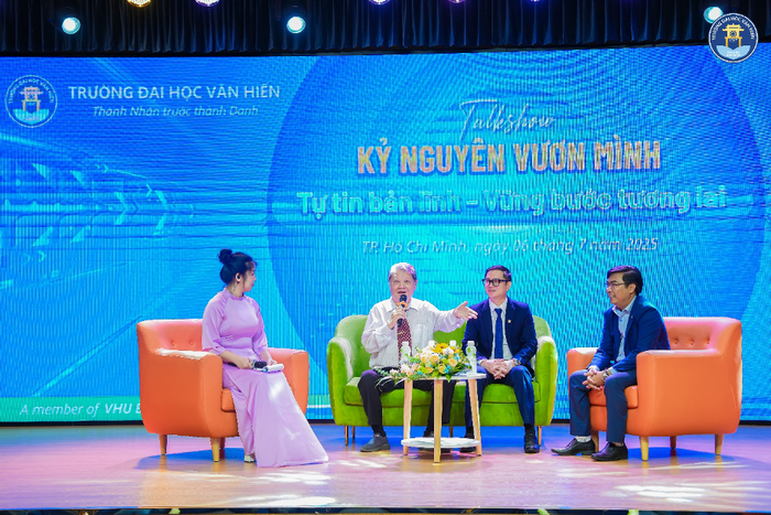 Talkshow “Kỷ nguyên vươn mình, Tự tin bản lĩnh – Vững bước tương lai” với nhiều kiến thức và hành trang quý giá cho sinh viên trong kỷ nguyên mới. Talkshow “Kỷ nguyên vươn mình, Tự tin bản lĩnh – Vững bước tương lai” với nhiều kiến thức và hành trang quý giá cho sinh viên trong kỷ nguyên mới.