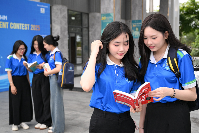 Sinh viên Trường Đại học Văn Hiến luôn sẵn sàng với phong thái tự tin, năng động trong học tập và hoạt động phụng sự. Ảnh: NTCC. Sinh viên Trường Đại học Văn Hiến luôn sẵn sàng với phong thái tự tin, năng động trong học tập và hoạt động phụng sự. Ảnh: NTCC.