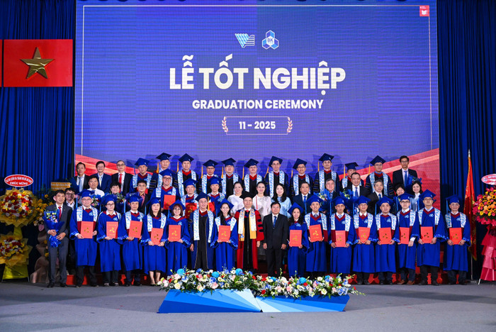 Trường Đại học Bách khoa Thành phố Hồ Chí Minh trao bằng tốt nghiệp cho các tân tiến sĩ. Ảnh: Website nhà trường.