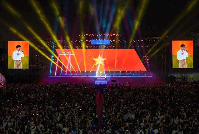 Toàn cảnh đêm Gala "myU26, trở về đề đồng hành" tại Sân vận động Quận 8, Thành phố Hồ Chí Minh. anh-man-hinh-2025-11-02-luc-125306.png