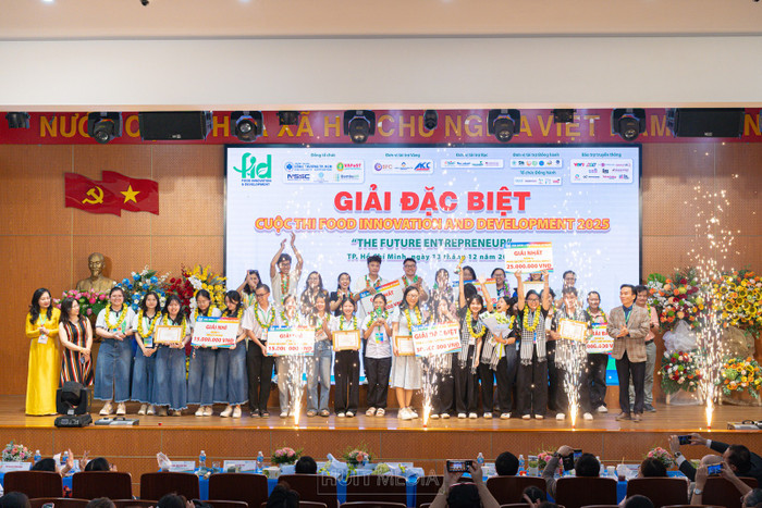 Đội thi nhận Giải đặc biệt – The Future Entrepreneur. Ảnh: NTCC.