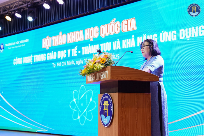 Phó Giáo sư, Tiến sĩ Nguyễn Thị Thu Trang – Phó Hiệu trưởng Trường Đại học Văn Hiến, Trưởng Ban tổ chức Hội thảo phát biểu tại chương trình. Ảnh: NTCC Phó Giáo sư, Tiến sĩ Nguyễn Thị Thu Trang – Phó Hiệu trưởng Trường Đại học Văn Hiến, Trưởng Ban tổ chức Hội thảo phát biểu tại chương trình. Ảnh: NTCC