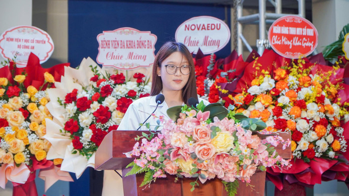 Đại diện tân sinh viên Khóa 18, em Nguyễn Thị Huyền - Khoa Y, Trường Đại học Hoà Bình bày tỏ niềm tự hào khi trở thành tân sinh viên nhà trường. Ảnh: NTCC. 383d640b1c23917dc832.jpg
