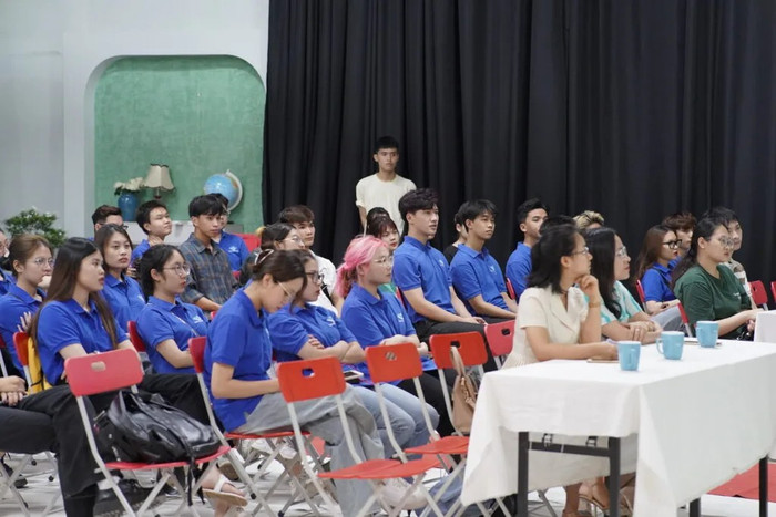 Sinh viên ngành Quan hệ công chúng đi thực tế. Ảnh: Website nhà trường Sinh viên ngành Quan hệ công chúng đi thực tế. Ảnh: Website nhà trường