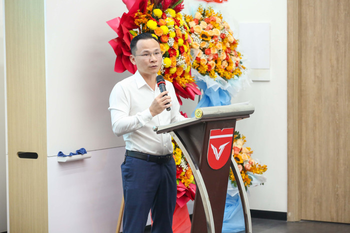Tiến sĩ Đỗ Minh Sinh - Phó Hiệu trưởng Trường Đại học Điều dưỡng Nam Định phát biểu tại hội thảo. tien-si-do-minh-sinh-pho-hieu-truong-truong-dai-hoc-dieu-duong-nam-dinh-chia-se-tai-hoi-thao.jpg