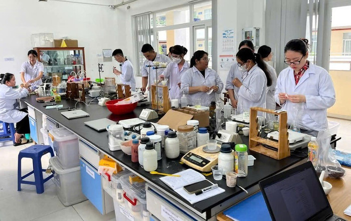 Sinh viên ngành Công nghệ kỹ thuật hóa học. Ảnh: Website Trường Đại học Công Thương Thành phố Hồ Chí Minh.