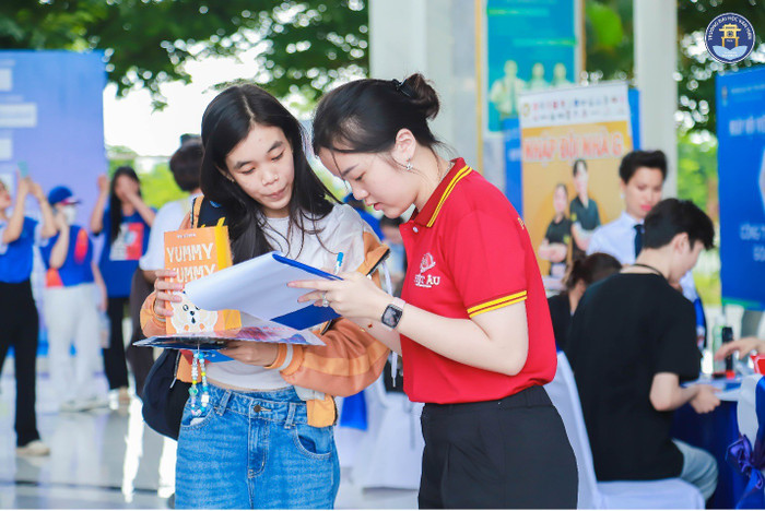 Là một trong số các sự kiện trọng điểm, thu hút sinh viên các ngành tham gia. picture1.jpg
