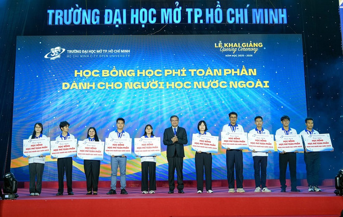 Trường Đại học Mở Thành phố Hồ Chí Minh có nhiều chế độ khen thưởng, chính sách học bổng dành cho sinh viên trúng tuyển mới và những sinh viên đang theo học, cựu sinh viên. Ảnh: Website nhà trường.