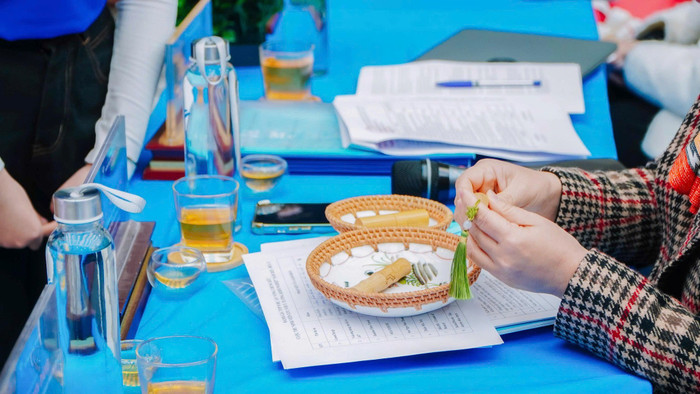 Dự án Son Ngọc Đan Thanh, Khoa Tiếng Trung Quốc gây ấn tượng vỏ son tre tự nhiên.