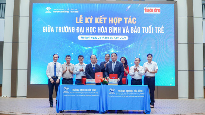 Trường Đại học Hòa Bình và Báo Tuổi trẻ đã ký kết hợp tác đào tạo, mở ra cơ hội cho sinh viên được học tập, thực hành thực tế. Ảnh: NTCC Trường Đại học Hòa Bình và Báo Tuổi trẻ đã ký kết hợp tác đào tạo, mở ra cơ hội cho sinh viên được học tập, thực hành thực tế. Ảnh: NTCC