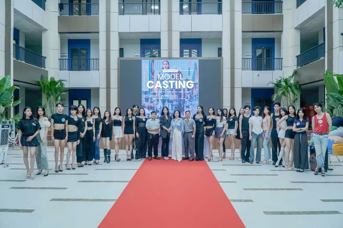 Một trong những điểm nổi bật của ngành Thiết kế thời trang tại Đại học Hòa Bình là sinh viên sẽ được tham gia vào các hoạt động thực hành và sự kiện thời trang thực tế. Ảnh: NTCC Một trong những điểm nổi bật của ngành Thiết kế thời trang tại Đại học Hòa Bình là sinh viên sẽ được tham gia vào các hoạt động thực hành và sự kiện thời trang thực tế. Ảnh: NTCC