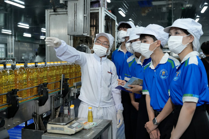 Sinh viên được học tập, trải nghiệm thực tế tại các doanh nghiệp liên quan đến chuyên ngành học ngay từ những năm đầu tiên. Ảnh: NTCC. Sinh viên được học tập, trải nghiệm thực tế tại các doanh nghiệp liên quan đến chuyên ngành học ngay từ những năm đầu tiên. Ảnh: NTCC.