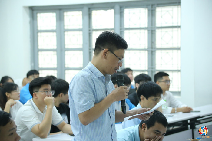 Phó Giáo sư, Tiến sĩ Trần Văn Long, Phó Trưởng khoa Khoa học cơ bản, Trường Đại học Giao thông vận tải. Ảnh: Website nhà trường Phó Giáo sư, Tiến sĩ Trần Văn Long, Phó Trưởng khoa Khoa học cơ bản, Trường Đại học Giao thông vận tải. Ảnh: Website nhà trường