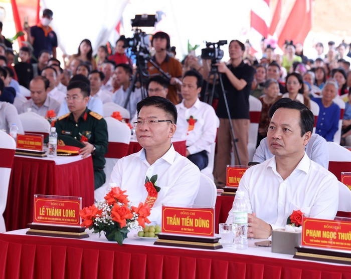 Phó Thủ tướng Lê Thành Long, Bí thư Tỉnh ủy Điện Biên Trần Tiến Dũng dự lễ khởi công xây dựng Trường Phổ thông nội trú liên cấp Tiểu học và Trung học cơ sở Thanh Nưa tại xã Thanh Nưa, tỉnh Điện Biên. Ảnh: VGP/Đức Tuân