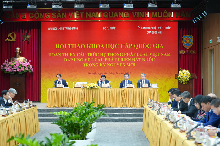 toan-canh-hoi-thao-khoa-hoc-cap-quoc-gia-ve-hoan-thien-cau-truc-he-thong-phap-luat-viet-nam-dap-ung-yeu-cau-phat-trien-dat-n.jpg