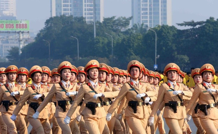 Các nữ chiến sĩ cảnh sát giao thông.