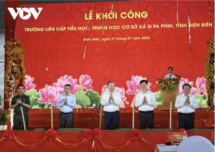Tổng Bí thư Tô Lâm cùng các lãnh đạo Đảng, nhà nước tại buổi lễ khởi công trường liên cấp tiểu học, trung học cơ sở xã Si Pa Phìn, tỉnh Điện Biên. Ảnh: VOV 3.png