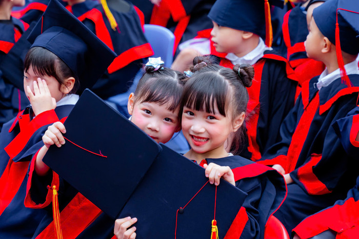 Hình ảnh vui tươi của các con tại buổi lễ. 07c75240-81c5-417b-93db-1cacb4169398.jpg