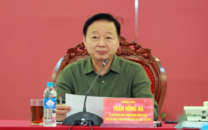 Phó Thủ tướng Trần Hồng Hà, Phó Trưởng ban Thường trực Ban Chỉ đạo phòng thủ dân sự quốc gia chủ trì cuộc họp Ban Chỉ đạo tiền phương đặt tại Quân khu 4. Ảnh: VGP/Minh Khôi bao-so-10.jpg