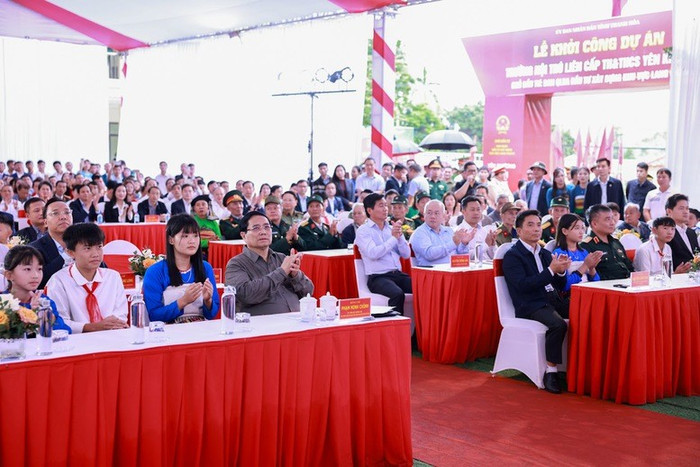 Thủ tướng Chính phủ Phạm Minh Chính dự lễ khởi công tại Trường nội trú liên cấp Tiểu học và Trung học cơ sở xã Yên Khương, Thanh Hóa. Ảnh: VGP/Nhật Bắc