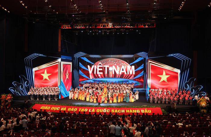 Một tiết mục văn nghệ tại buổi lễ. 035a1339.jpg