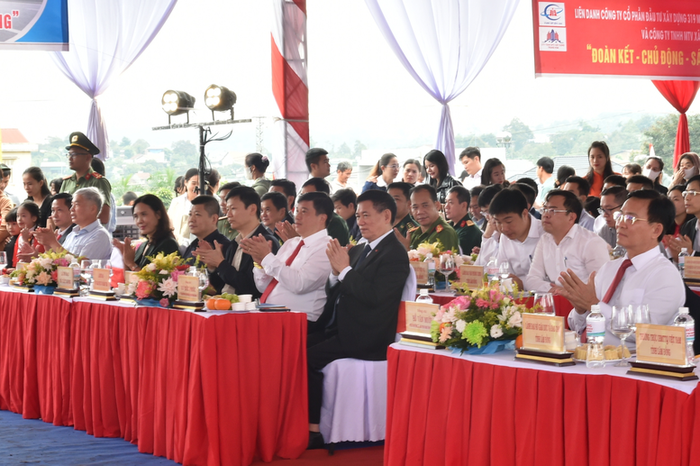 Phó Thủ tướng Hồ Đức Phớc dự Lễ khởi công dự án đầu tư xây dựng Trường Phổ thông nội trú liên cấp tiểu học và trung học cơ sở Thuận An, tỉnh Lâm Đồng. Ảnh: VGP/Trần Mạnh