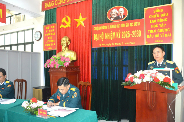 Thiếu tướng Hà Xuân Trường - Giám đốc Học viện phát biểu chỉ đạo Đại hội. 1.jpg