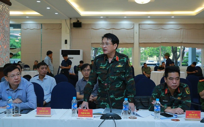 Thiếu tướng Phạm Hải Châu, Phó Cục trưởng Cục Cứu hộ-Cứu nạn (Bộ Quốc phòng) báo cáo tại cuộc họp. Ảnh: VGP/Minh Khôi Thiếu tướng Phạm Hải Châu, Phó Cục trưởng Cục Cứu hộ-Cứu nạn (Bộ Quốc phòng) báo cáo tại cuộc họp. Ảnh: VGP/Minh Khôi