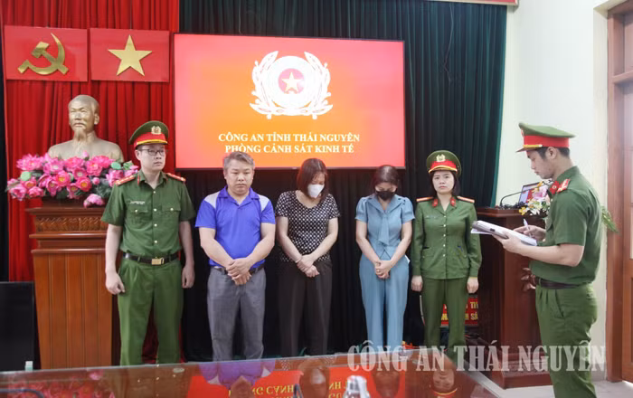 Cơ quan cảnh sát điều tra Công an tỉnh Thái Nguyên thi hành các Quyết định khởi tố vụ án, khởi tố bị can.