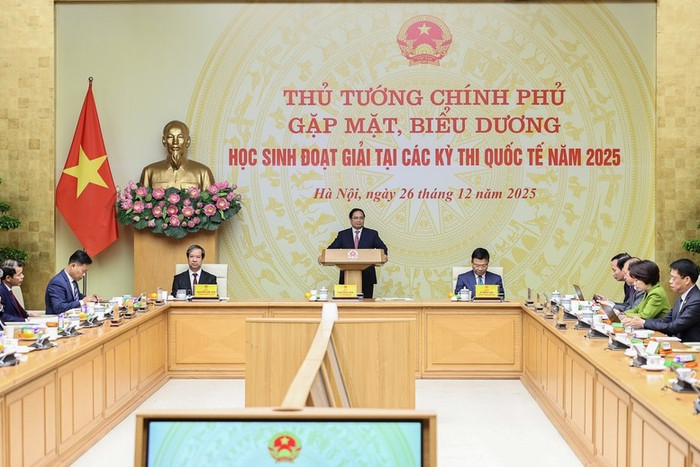 Thủ tướng lưu ý, xây dựng cơ chế, chính sách đột phá, nhất là ưu đãi, hỗ trợ học phí, cấp học bổng cho các học sinh tài năng, khuyến khích cơ chế đào tạo song bằng và thí điểm học vượt cấp, vượt lớp phù hợp thực tiễn. Ảnh: VGP/Nhật Bắc