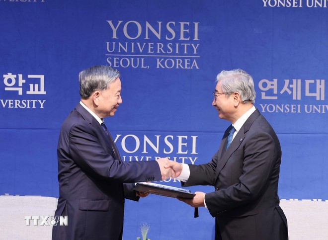 Tổng Bí thư Tô Lâm nhận bằng Tiến sỹ danh dự của Trường Đại học Yonsei. Ảnh: Thống Nhất/TTXVN Tổng Bí thư Tô Lâm nhận bằng Tiến sỹ danh dự của Trường Đại học Yonsei. Ảnh: Thống Nhất/TTXVN