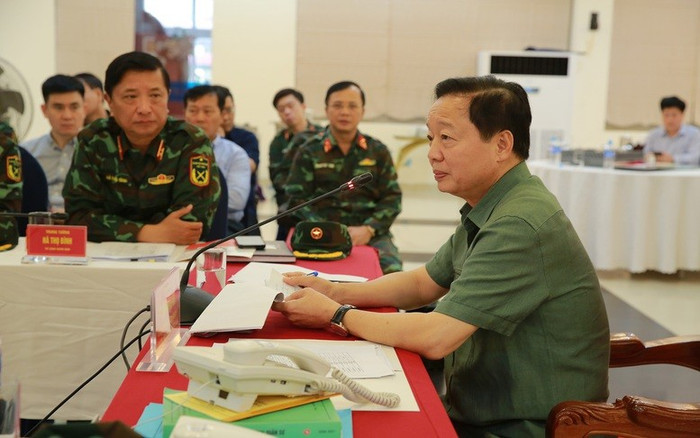 Phó Thủ tướng yêu cầu các địa phương tiếp tục triển khai công việc đã đề ra, quan trọng nhất là “bảo đảm an toàn cho nhân dân”. Ảnh: VGP/Minh Khôi Phó Thủ tướng yêu cầu các địa phương tiếp tục triển khai công việc đã đề ra, quan trọng nhất là “bảo đảm an toàn cho nhân dân”. Ảnh: VGP/Minh Khôi
