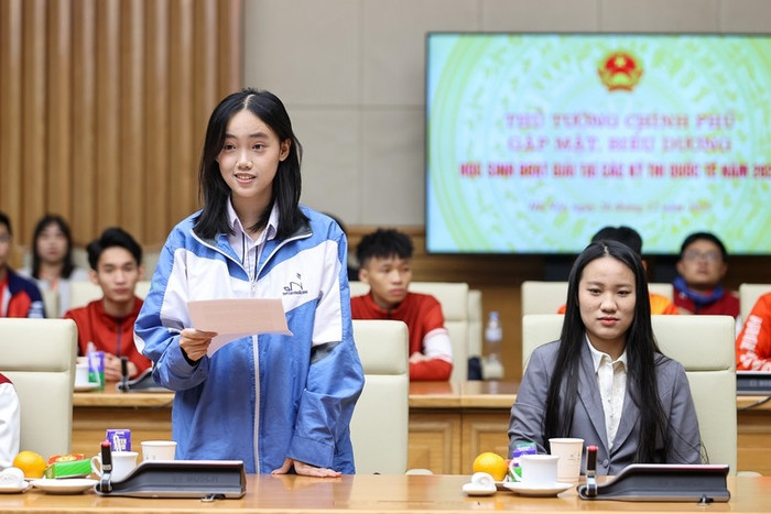 Đại diện các em học sinh đoạt giải tại các kỳ thi quốc tế năm 2025 phát biểu. Ảnh: VGP/Nhật Bắc