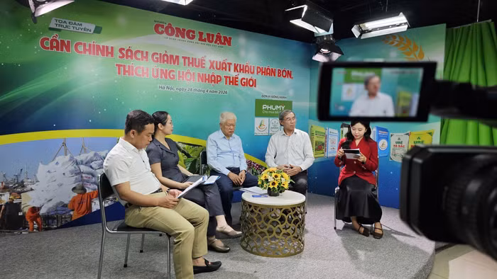 Nhiều chuyên gia đồng thuận rằng Việt Nam cần sớm rà soát và điều chỉnh chính sách thuế xuất khẩu phân bón theo hướng linh hoạt, bám sát diễn biến cung – cầu của thị trường. Ảnh: VV