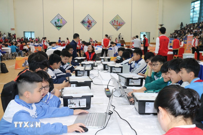 Nhiều trường học xây dựng các câu lạc bộ về thể thao, nghệ thuật, STEM (Khoa học, Công nghệ, Kỹ thuật và Toán học)... để học sinh được lựa chọn theo sở thích và khả năng. Ảnh: Bích Huệ/ TTXVN