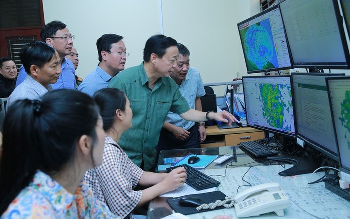 Phó Thủ tướng thăm Đài Khí tượng thủy văn Bắc Trung Bộ. Ảnh: VGP/Minh Khôi Phó Thủ tướng thăm Đài Khí tượng thủy văn Bắc Trung Bộ. Ảnh: VGP/Minh Khôi