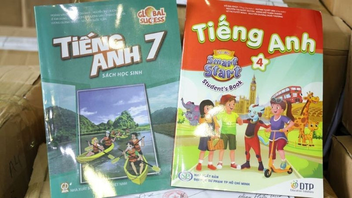 Sách giả được đối tượng sản xuất bị Công an tỉnh Bắc Ninh triệt phá. Ảnh: Công an Bắc Ninh image-1.jpg