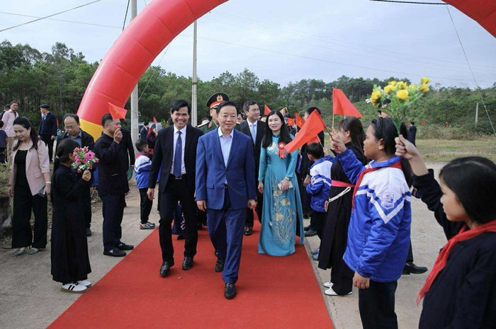 Phó Thủ tướng Trần Hồng Hà dự lễ khởi công xây dựng Trường Phổ thông dân tộc nội trú liên cấp Tiểu học và Trung học cơ sở Khuất Xá, tỉnh Lạng Sơn. Ảnh: VGP/Minh Khôi