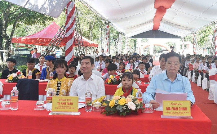 Phó Thủ tướng Mai Văn Chính dự lễ khởi công xây dựng Trường Phổ thông nội trú liên cấp tiểu học và trung học cơ sở tại xã Ia Rvê, Đắk Lắk. Ảnh: VGP/Giang Thanh