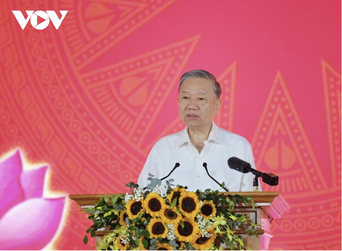 Tổng Bí thư Tô Lâm phát biểu tại lễ khởi công trường liên cấp tiểu học và trung học cơ sở xã Si Pa Phìn. Ảnh: VOV 2.png
