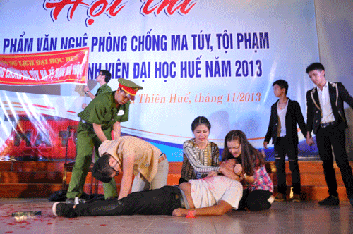 Tiểu phẩm "Trả giá" của sinh viên Khoa Du lịch