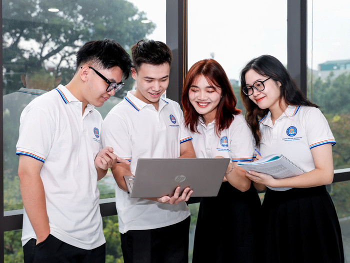 Sinh viên Trường Đại học Thương mại. Ảnh: NTCC. z6790911967191-be8886083081c1e08d4567a64dc79477.jpg