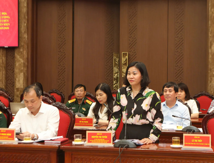 Phó Chủ tịch Ủy ban Trung ương Mặt trận Tổ quốc Việt Nam, Chủ tịch Hội Liên hiệp Phụ nữ Việt Nam Nguyễn Thị Tuyến phát biểu ý kiến tại hội nghị. Ảnh: kinhtedothi.vn. z6879813806757-d8f9df9a9887bd8ff981eb5315fe75be-1754475268.jpg