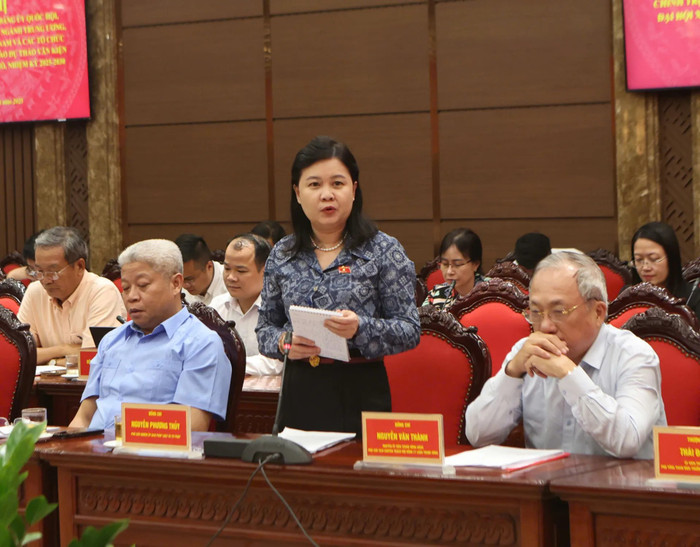 Phó Chủ nhiệm Ủy ban Pháp luật và Tư pháp của Quốc hội Nguyễn Phương Thủy nêu ý kiến tại hội nghị. Ảnh: kinhtedothi.vn. z6879757308992-635bf1e67559c7cc1ea0e27610df27b6-1754472289.jpg