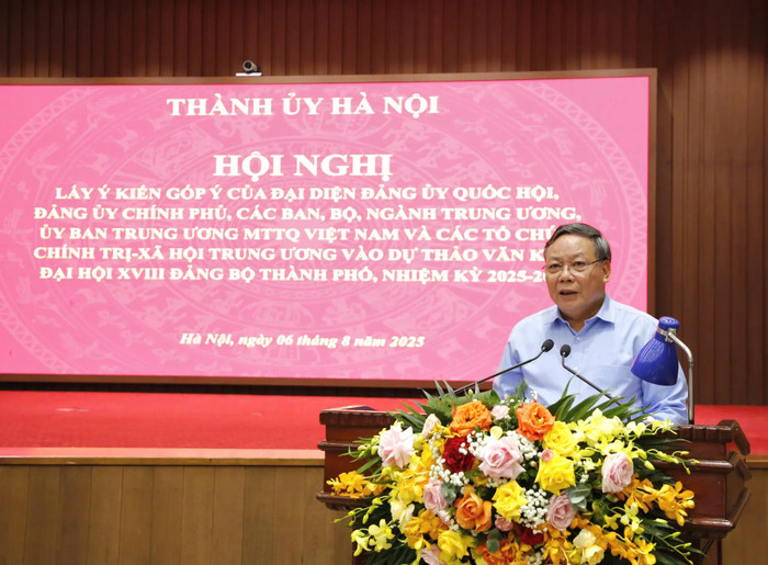 Phó Bí thư Thường trực Thành ủy Nguyễn Văn Phong phát biểu định hướng thảo luận tại hội nghị. Ảnh: kinhtedothi.vn. z6879426232343-02d7faf142111c369715fd28320f3a03-1754472292.jpg