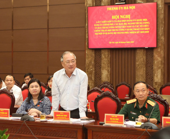 Thượng tướng, Phó Giáo sư, Tiến sĩ Nguyễn Văn Thành phát biểu ý kiến tại hội nghị. Ảnh: kinhtedothi.vn. z6879711742045-8995856fca2da5cb6272af378222d10e-1754475268.jpg