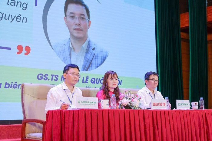 Chủ trì Hội thảo. Ảnh: NTCC. ct3.jpg